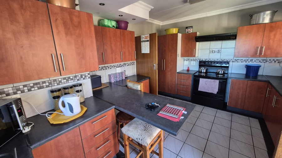 3 Bedroom Property for Sale in Naudeville Free State